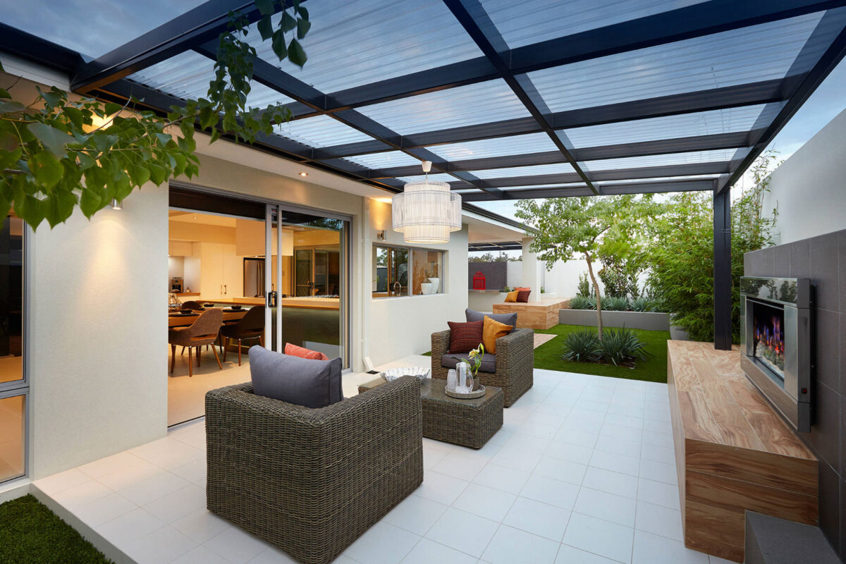 Polycarbonate pergola roof